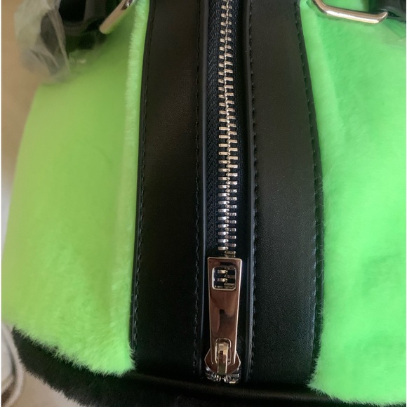 Current Mood Yin & Yang Fuzzy Weekender Travel Shoulder Bag Duffle NWT - Picture 10 of 10